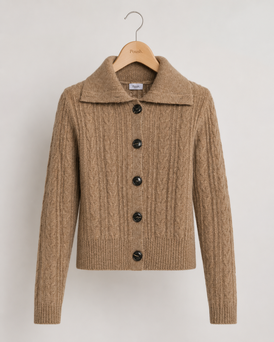 Saint Tropez TalmaSZ kabelgebreid vest in Toasted Coconut Melange met brede kraag, grote knopen en lange mouwen
