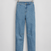 ChatGPT Image 8 sep 2026, 19_27_24 Saint Tropez TeraSZ loose-fit jeans in Medium Blue Denim met hoge taille en rechte cropped pijpen.