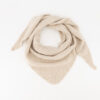 Kaia Creme 3 Teatro Kaia gebreide driehoeksjaal van een zachte cashmere blend.