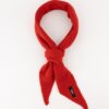 Kaia Rood 1 Teatro Kaia gebreide driehoeksjaal van een zachte cashmere blend.