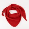 Kaia Rood 3 Teatro Kaia gebreide driehoeksjaal van een zachte cashmere blend.