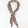 Kaia Taupe 1 Teatro Kaia gebreide driehoeksjaal van een zachte cashmere blend.