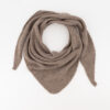 Kaia Taupe 2 Teatro Kaia gebreide driehoeksjaal van een zachte cashmere blend.