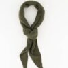 Kaia donkergroen 1 Teatro Kaia gebreide driehoeksjaal van een zachte cashmere blend.