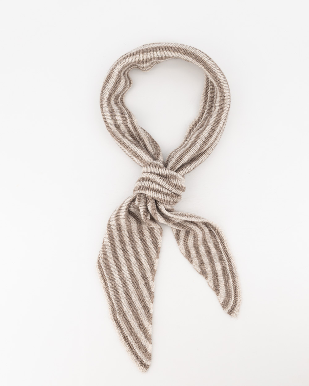 Teatro Kaia gebreide driehoeksjaal van een zachte cashmere blend.