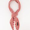 Kaia streep rood 1 Teatro Kaia gebreide driehoeksjaal van een zachte cashmere blend.