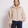 ZJ480-N3194-248-1-25 ZHRILL ZHAPRIL beige teddyjas voor dames met opstaande kraag en ritssluiting