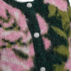 packshot_2_211730_8999_Details_1_FQLIPPI-CARDIGAN Deep Forest Mel w. f. Pink Mel (1) Freequent FQLIPPI-CARDIGAN in gemêleerd donkergroen met roze bloemen, ronde hals en metalen knopen.