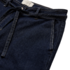 packshot_2_211840_9159_Details_1_FQSINDY-JEANS Dark Blue Denim Freequent FQSINDY-JEANS in Dark Blue Denim met wijde rechte pijpen, mid-rise taille en bijpassend strikceintuur.