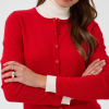 30500005_191664_350 Saint Tropez MilaSZ R-Neck Cardigan in True Red Fijngebreid vest met een klassieke pasvorm, ronde hals en lange mouwen. Bestseller basis vest.