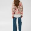 30515528_305602_550 Saint Tropez UliceSZ Pullover met lichte ondergrond en grote bloemen in roze en wijnrood.