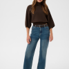30515543_190912_400 Saint Tropez UzdinaSZ Pullover in Chocolate Brown met hoge col, brede driekwartmouwen en geribde tailleband.