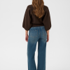 30515543_190912_550 Saint Tropez UzdinaSZ Pullover in Chocolate Brown met hoge col, brede driekwartmouwen en geribde tailleband.