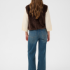 Saint Tropez UstinaSZ teddyvest in Chocolate Brown met ronde hals en twee houtje-touwtjesluitingen.