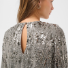 Saint Tropez UltreaSZ damesblouse in Gun Metal met zilvergrijze pailletten, ronde hals en lange mouwen.