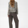 Saint Tropez UltreaSZ damesblouse in Gun Metal met zilvergrijze pailletten, ronde hals en lange mouwen.
