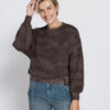 ZHRILL ZHTERA donkerbruin cropped sweatshirt met camouflageprint, ronde hals en elastische boorden.